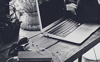 开云体育下载-【讨论】瓜迪奥拉提名史上最佳防守中场，你怎么看？