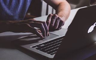 开云体育下载-【外援变动】争冠5队按兵不动 7保级队引援最后一搏